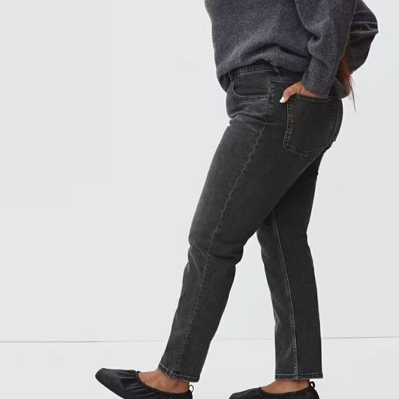 NWT Everlane The Curvy Cheeky Straight Jean in Washed Black - Size 30 - Picture 8 of 11